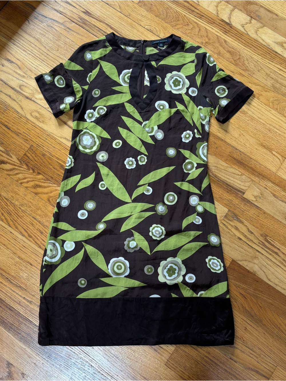 Banana Republic silk 60s style floral keyhole shift dress size 2